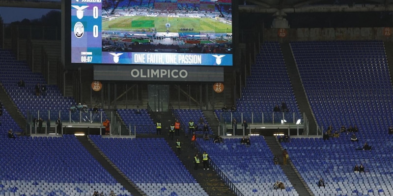 Lazio, l&rsquo;abbraccio dei tifosi alla squadra: sciopero invariato, ma c&rsquo;&egrave; un&rsquo;idea