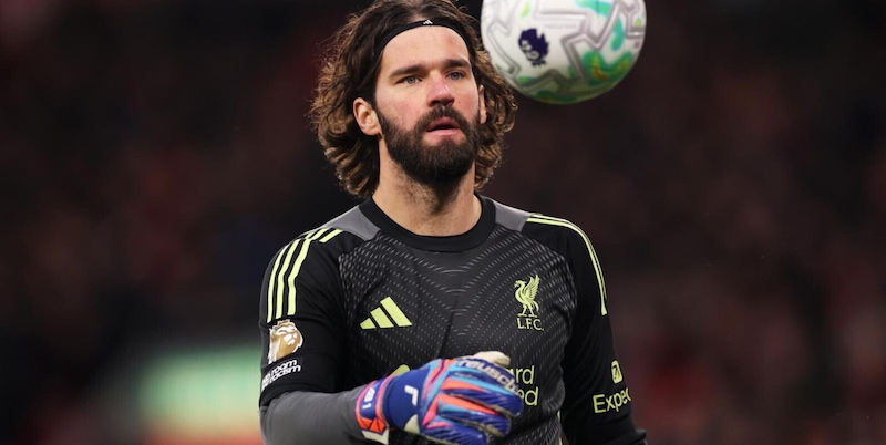 Alisson ha appena rinnovato, ma la Juve lo vuole: lo scenario