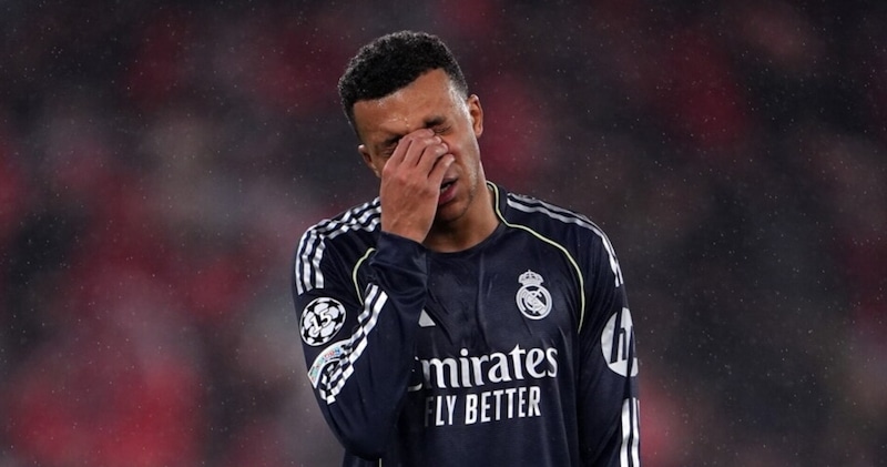 Mbapp&eacute; fa chiarezza: "Diagnosi al ginocchio sbagliato? Colpa mia". E spunta il caso Camavinga