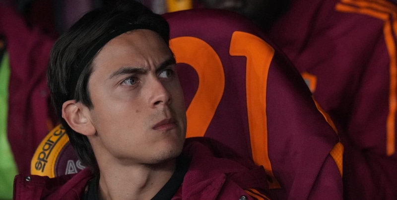 Dybala si ferma, l'esito dell'intervento: quanto dovr&agrave; stare fuori