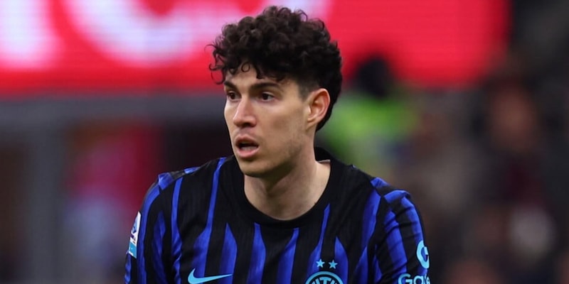 Bastoni e quel s&igrave; al Barcellona che fa tremare l'Inter: l'indiscrezione rimbomba dalla Spagna