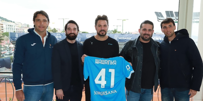 Napoli, maglia speciale per Wawrinka: lo svizzero in citt&agrave; per la Guerri Tennis Cup