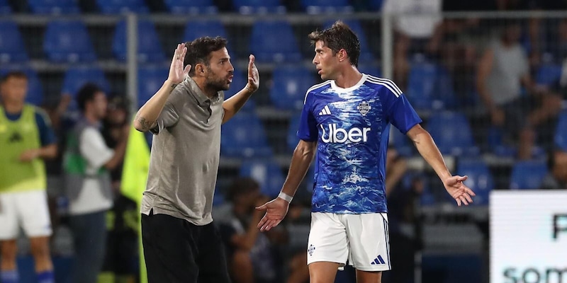 Sergi Roberto svela il metodo Como: "Siamo come il Barcellona. Il modello italiano? Fabregas fa altro"