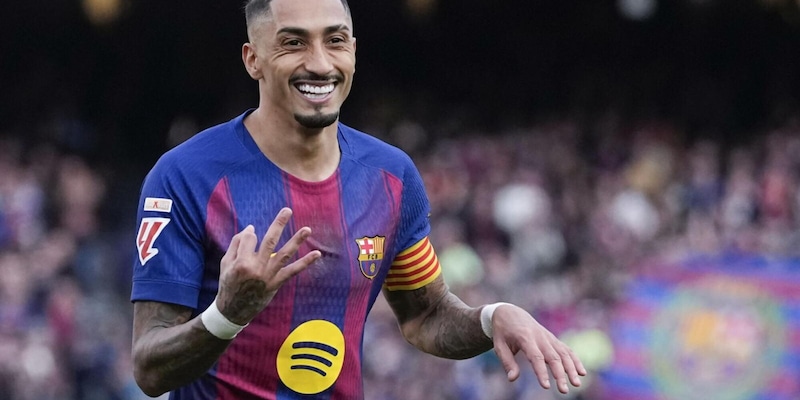 Barcellona, Raphinha ricaccia a -4 il Real Madrid con una tripletta