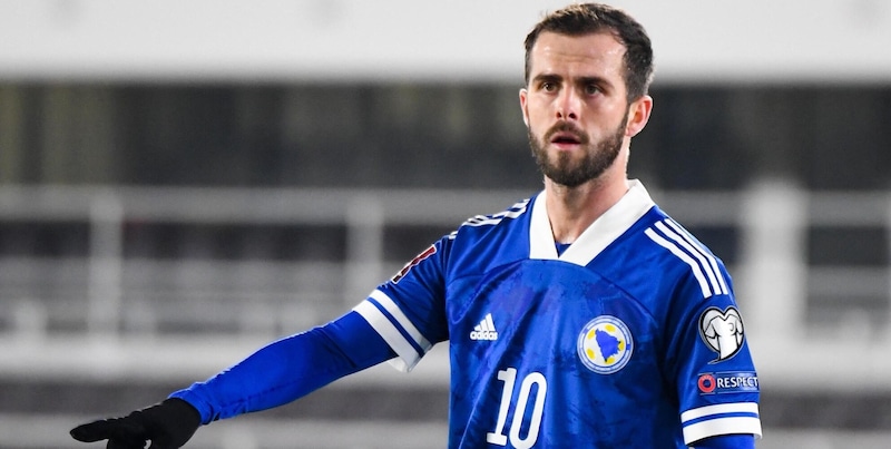 Pjanic avverte l'Italia: "Giocare in Bosnia &egrave; complicato per chiunque"