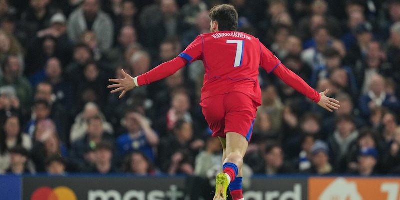 Kvara esalta il Psg, Chelsea eliminato. Anche l'Arsenal ai quarti