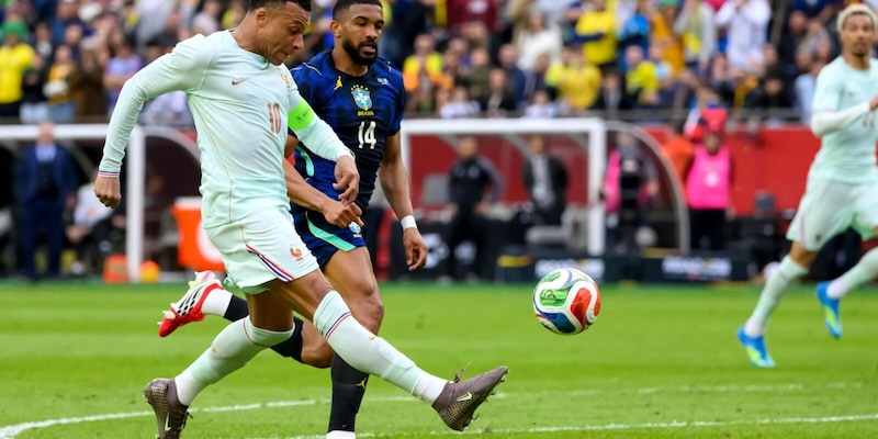 Mbapp&eacute; trascina la Francia e manda ko il Brasile: Ad Ancelotti non basta un gol di Bremer