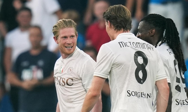 Napoli, ora c'è abbondanza a centrocampo: col Cagliari ecco McTominay e De Bruyne