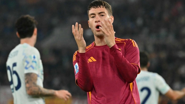 Soulé posta una canzone contro la Polizia. Il sindacato: "E la Roma condivide?"