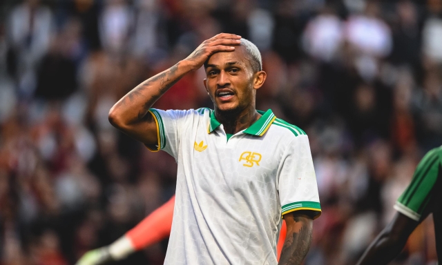 Roma, brutte notizie: c'è lesione per Wesley. Tornerà in campo a maggio