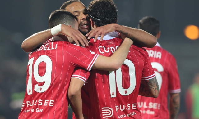 Il poker all'Avellino, il tris al Cesena: continua lo show di Venezia e Monza in cima alla Serie B