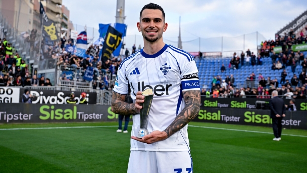 Cagliari-Como, le pagelle: Da Cunha, gol da cineteca, 7,5. Folorunsho sottotono: 5