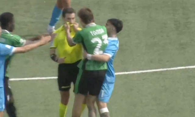 Aggressione e minacce all'arbitro: maxi squalifica per il Primavera del Sassuolo, tornerà nel 2027