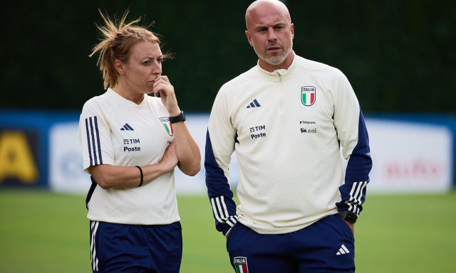 Mondiali 2027, la Fifa cambia le regole: almeno un'allenatrice o una vice donna per ogni nazionale