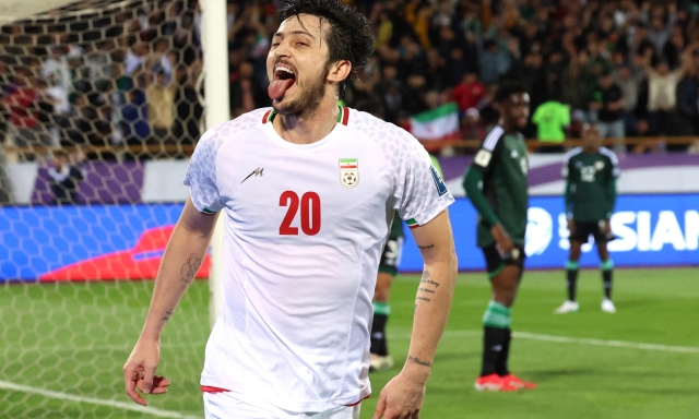 Foto sui social con l'emiro del Dubai: l'ex Roma Azmoun espulso dall'Iran