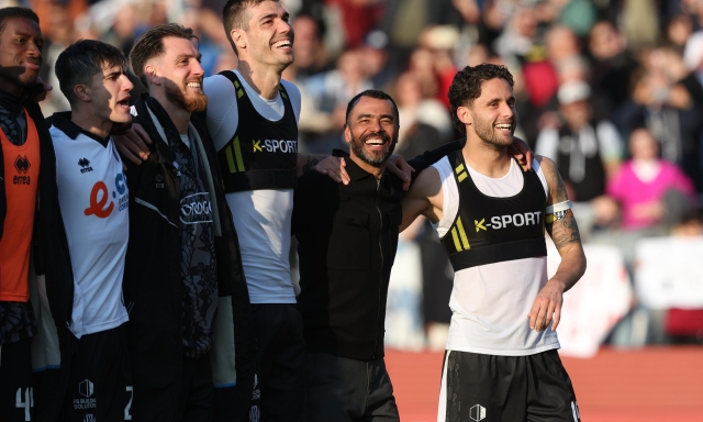 Cesena show alla prima di Ashley Cole. Palermo, festa in 10 all'ultimo assalto