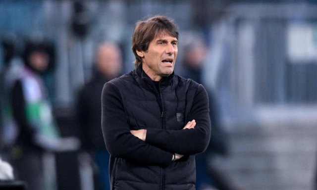 Conte, una pausa dopo: dal #conteout a "torna carico e vinciamo lo scudetto"