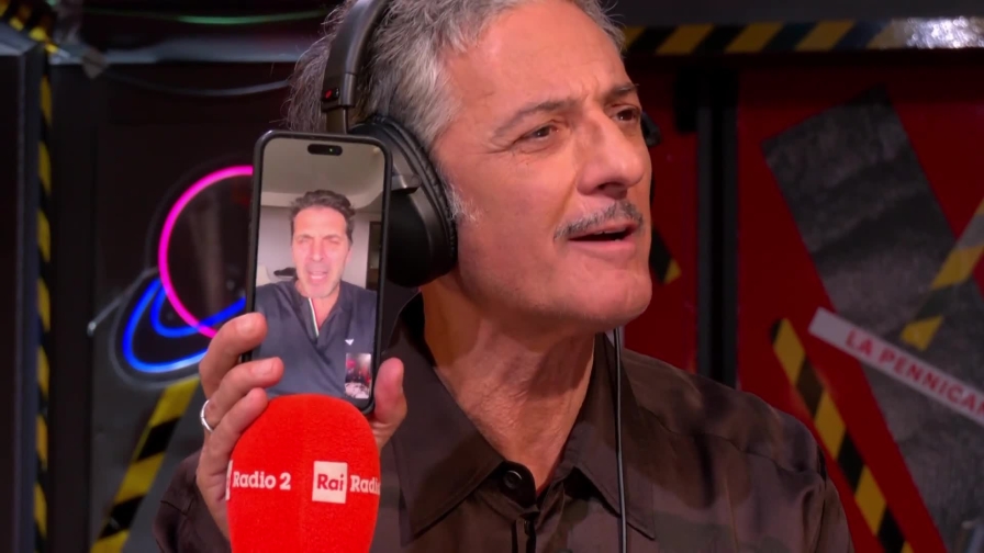 Italia, Fiorello intervista Buffon. E quella gufata all'Irlanda del Nord...