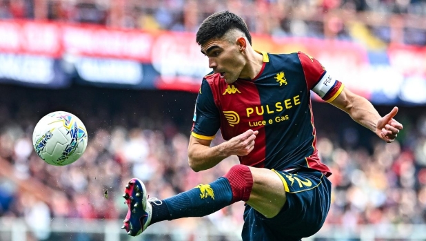 Il Genoa e Vasquez l'insostituibile: esclusi i portieri, nessuno ha giocato più di lui in Serie A