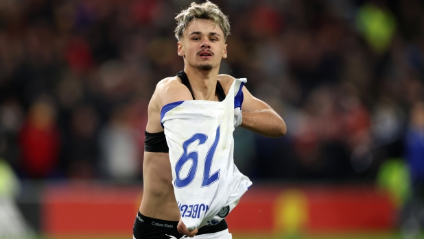 La Bosnia elimina il Galles ai rigori. E gli azzurri esultano davanti alla tv...