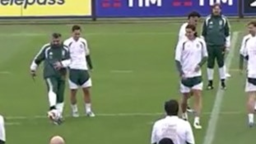 "Ma che fai, il vigile?!". Gattuso sfotte Calafiori, il clima è disteso: l'allenamento dell'Italia