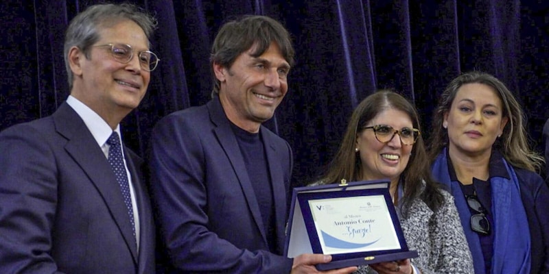 Conte al carcere di Poggio Reale: &ldquo;Ma vai in Nazionale?&rdquo;. Lui reagisce cos&igrave;&hellip;