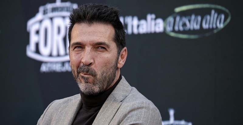 Buffon, il firmatario della bancarotta e la dura partita della dignit&agrave;