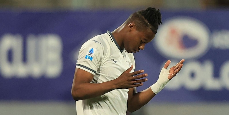 Noslin, che beffa per la Lazio: prima il giallo e poi la multa per la &ldquo;simulazione&rdquo; contro la Fiorentina. E la reazione di Sarri...