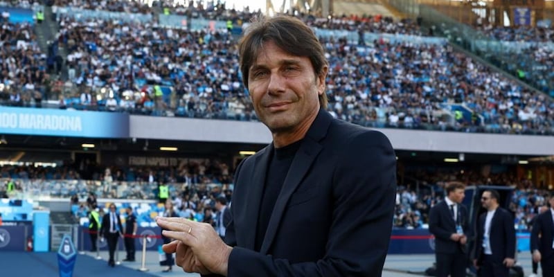 Napoli, il futuro di Conte divide la citt&agrave; e tiene in bilico la panchina