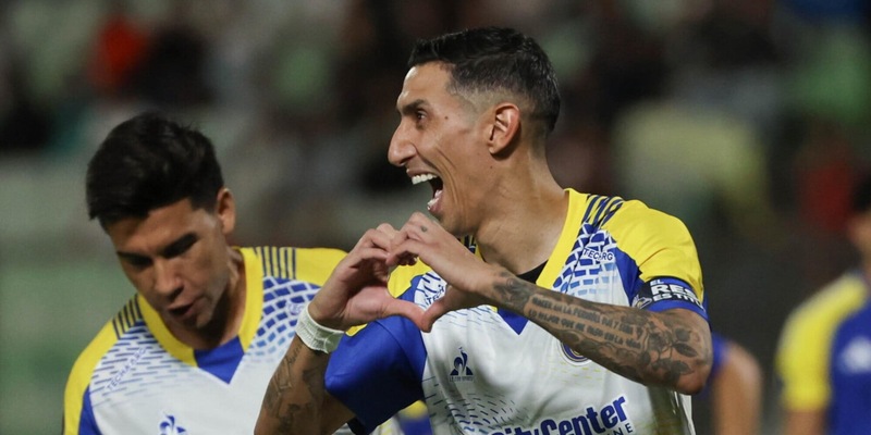 La prima volta di Di&nbsp;Maria in Libertadores. Ora ha segnato in 24 diverse competizioni e insegue Ronaldo