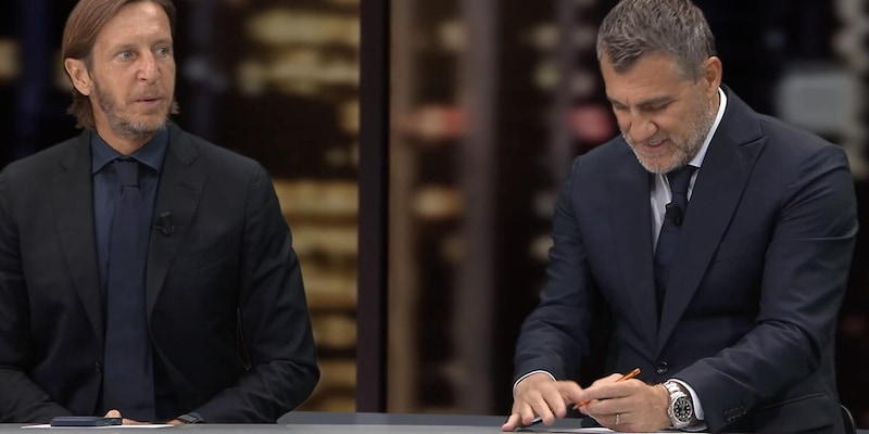 &ldquo;L'ho scritto qui&rdquo;: Vieri resiste, poi cede a Diletta Leotta. Il nome del prossimo attaccante Juve