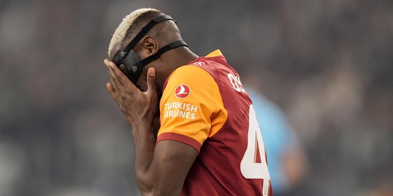 Osimhen nei guai: la Mercedes lo denuncia per non aver pagato un'auto