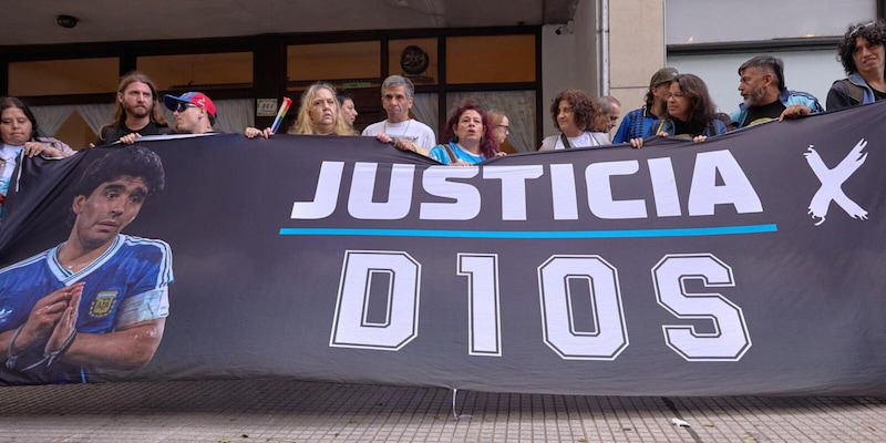 L'ex medico di Maradona nega le accuse e racconta: "Ecco che problemi aveva"