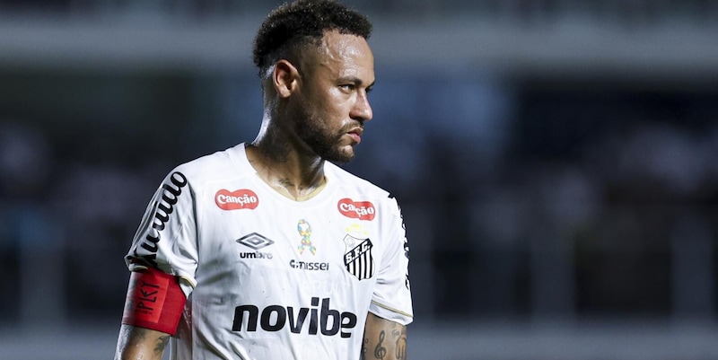 "Forse aveva le...", Neymar nella bufera per una frase sessista dopo un cartellino giallo
