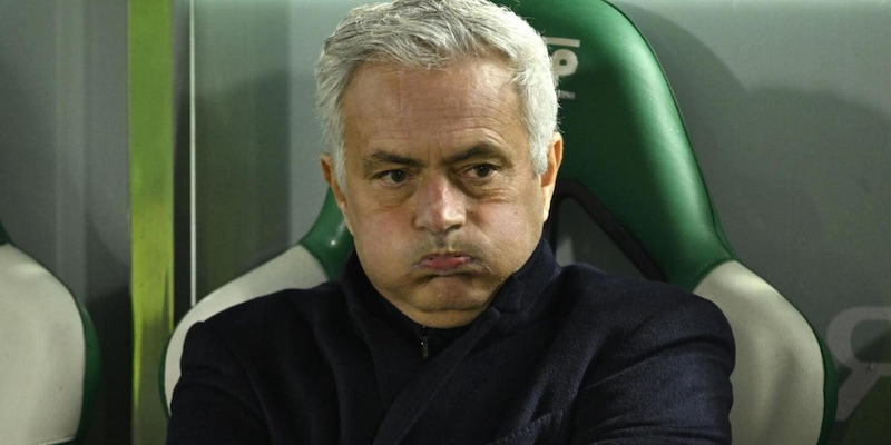 Mourinho infuriato: "Non vorrei pi&ugrave; in campo alcuni giocatori, mancano terribilmente di carattere"
