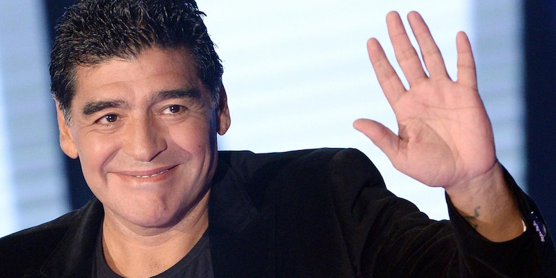 Morte Maradona, via al nuovo processo: chi sono gli imputati e cosa rischiano