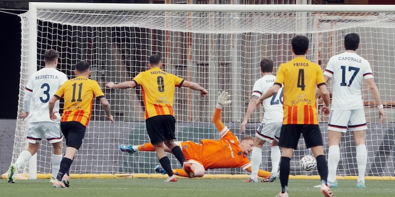 Il Benevento di Vigorito torna in Serie B dopo tre anni: battuta la Salernitana all'Arechi
