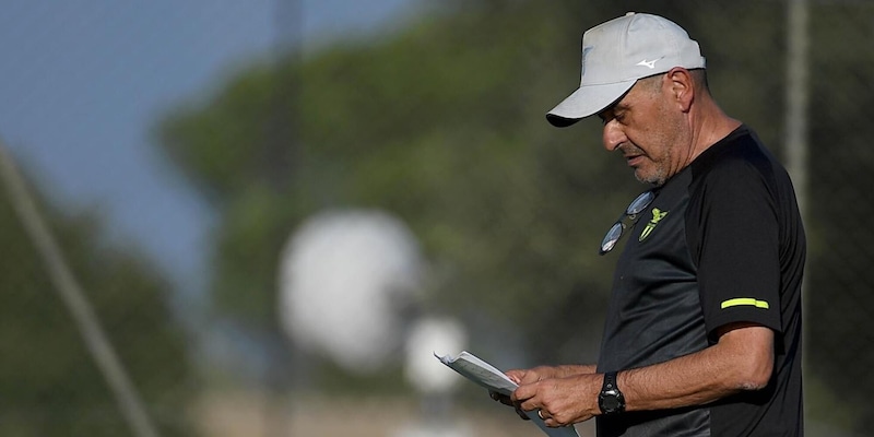 Lazio, c'&egrave; la Cremonese prima della doppia sfida all'Inter: Sarri aspetta Cataldi e Gila, Rovella scalpita