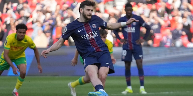 Kvaratskhelia trascina ancora il Psg: tris al Nantes e +4 sul Lens