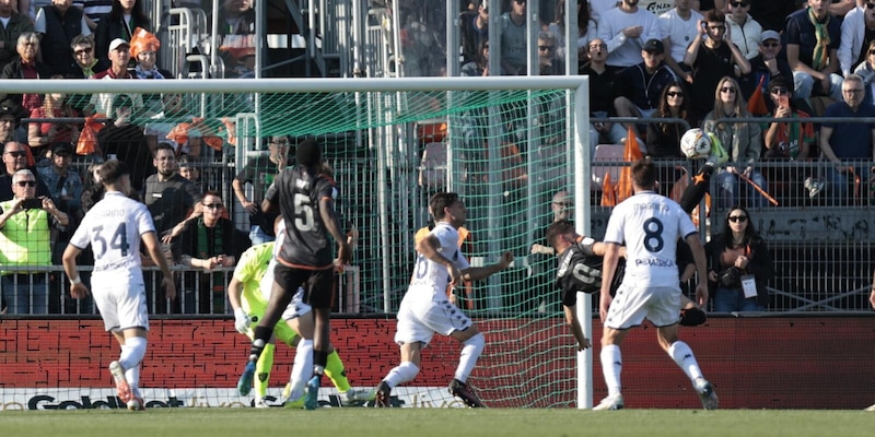 Serie B, vincono Venezia e Frosinone. Empoli in zona play-out, la Reggiana ferma il Palermo