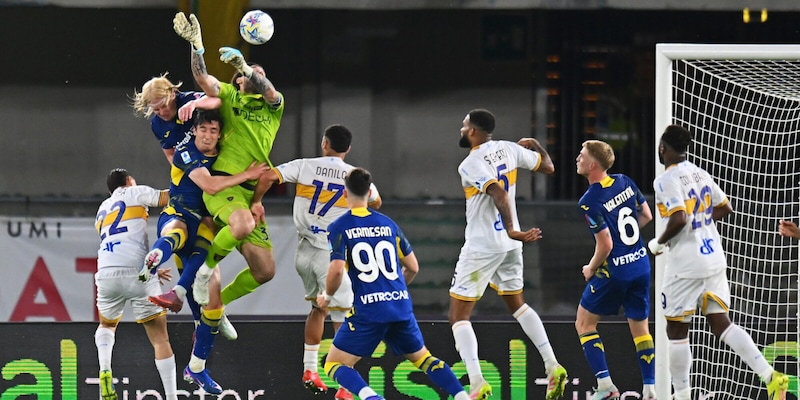 Il Verona fallisce l'ultimo match point, Serie B a un passo: bufera Var al 96', solo pari col Lecce