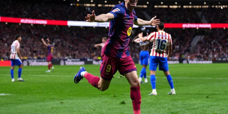 Lewandowski lancia la fuga del Barcellona