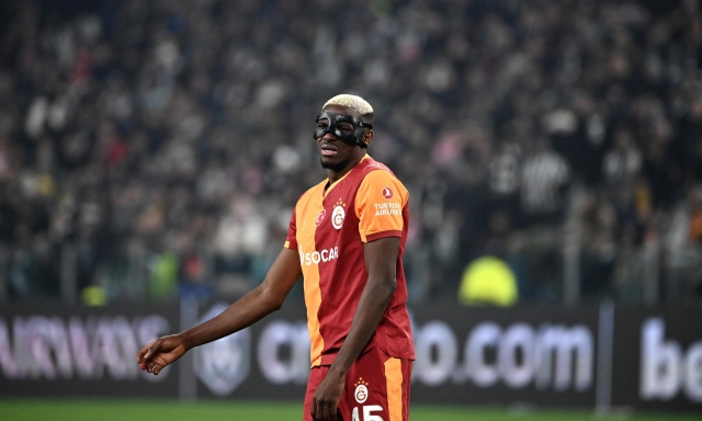 Osimhen denunciato da Mercedes: non avrebbe pagato le rate di un leasing per 90 mila euro