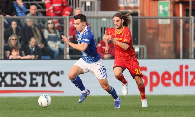 Genoa-Como, le formazioni ufficiali: De Rossi con Ekhator, Fabregas conferma Douvikas