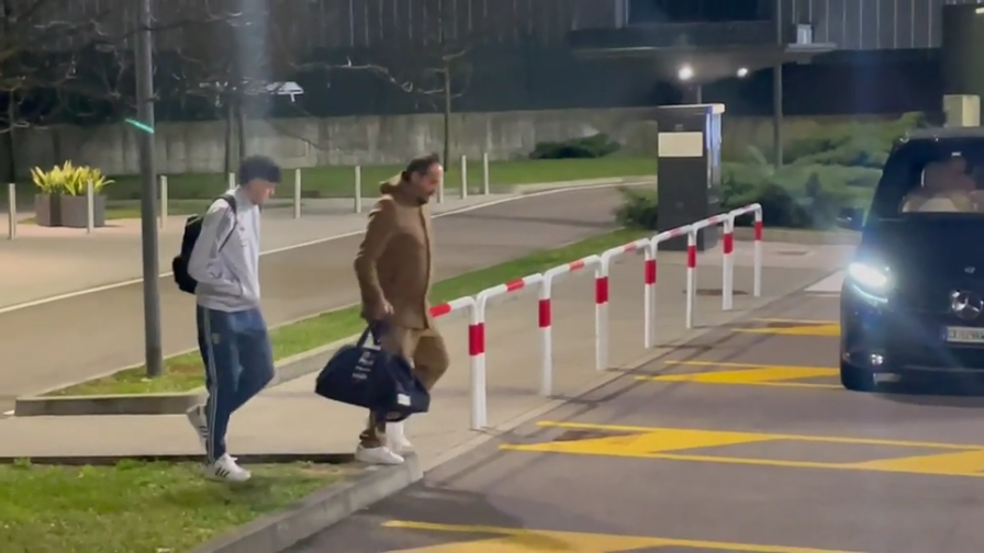 Teste basse e silenzio assordante: la Nazionale rientra in Italia. E Bastoni è l'ultimo a farsi vedere