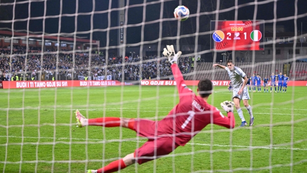 Italia, maledetti rigori. Rare gioie, troppi errori: da Collovati a Baggio a Cristante...