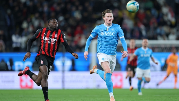 Napoli-Milan, chi vince può riaprire la corsa scudetto: il pronostico