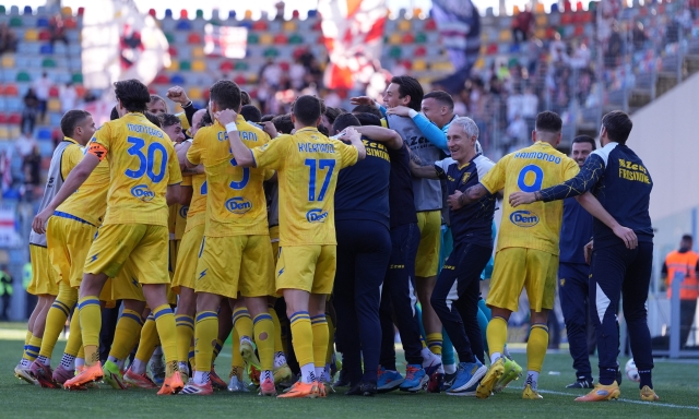 Il Frosinone vince e si regala una Pasqua in testa alla classifica. Padova, è crisi nera