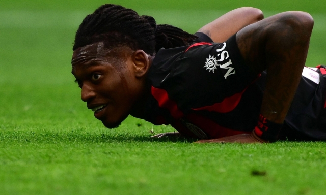 San Siro ha deciso: basta con Leao! Gioca un primo tempo disastroso e viene travolto dai fischi