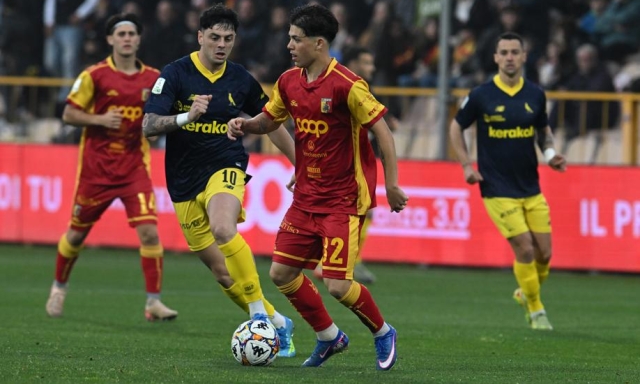 Catanzaro avanti due volte, ma il Modena lo riprende: Mendes al 95' firma il 2-2